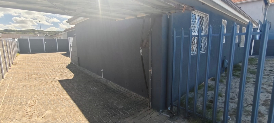 5 Bedroom Property for Sale in Strandfontein Village Western Cape